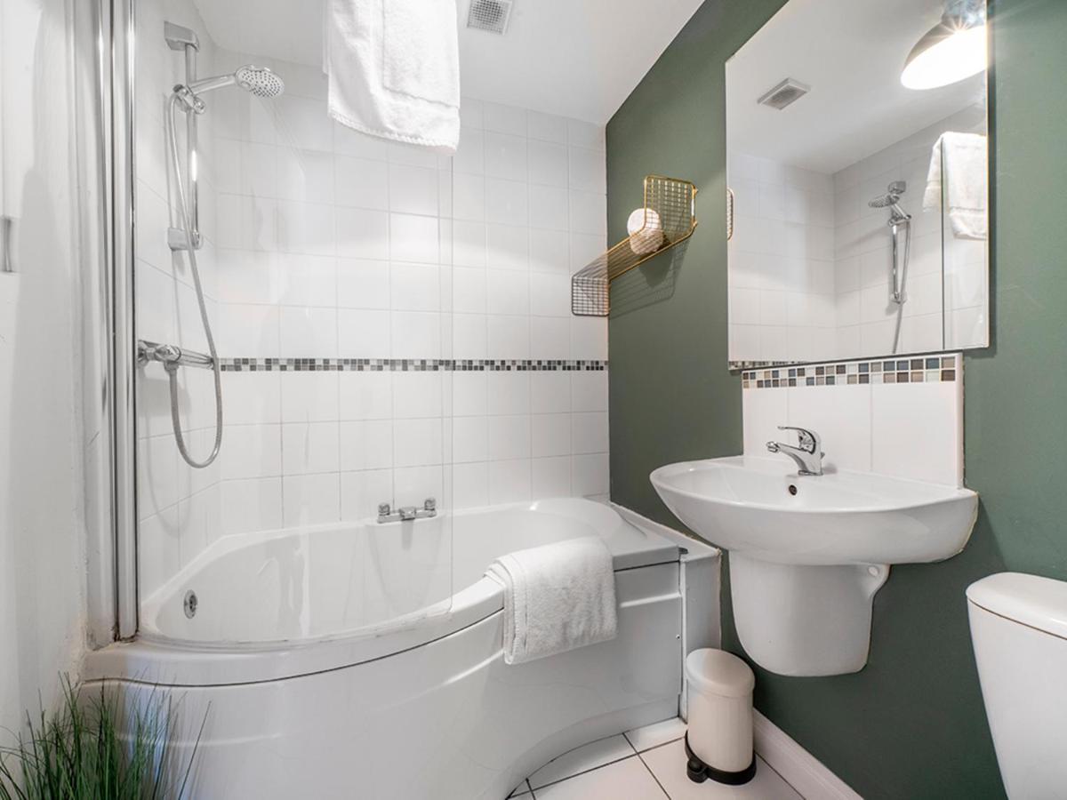 Titanic View Penthouse - Gated Complex - Parking Appartement Belfast Buitenkant foto
